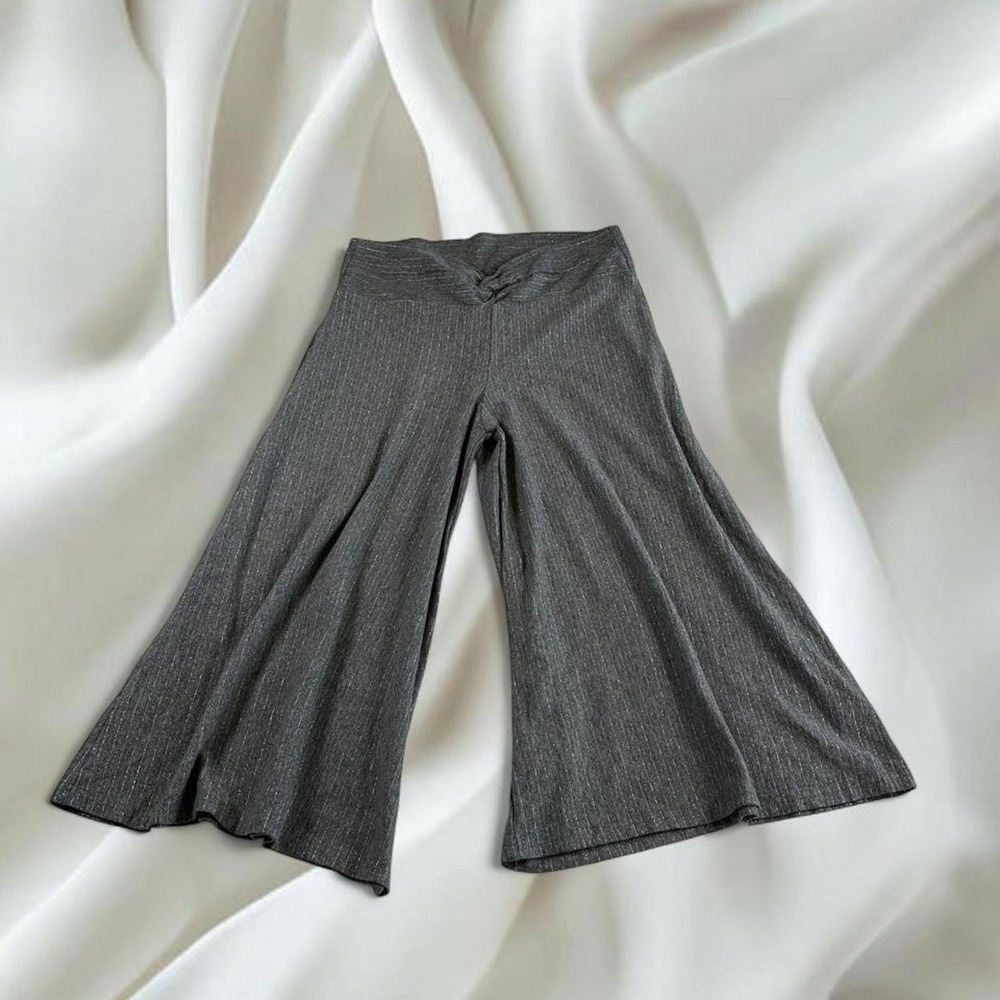 Voice gray silver pinstripe capri gaucho pants Y2K vintage mcbling